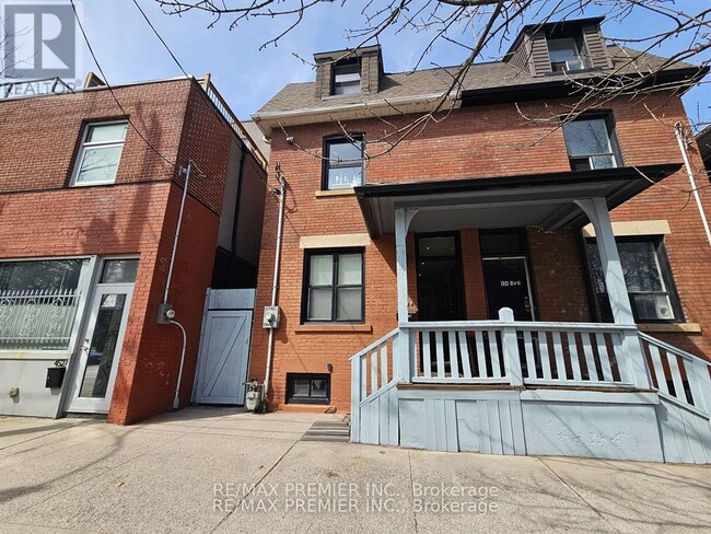 Building Photo - 454-454 Gerrard St E
