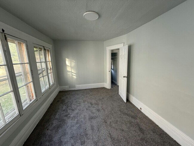 Foto del edificio - 45 Oakdale Ave