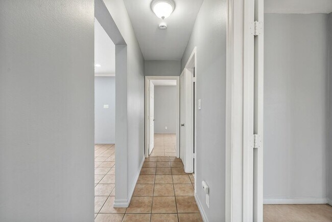 Foto del edificio - 820 Carlotta Ct