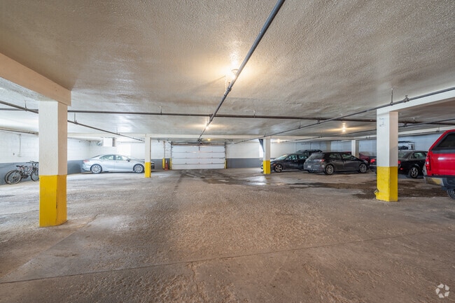 Garaje de Estacionamiento - Embassy House