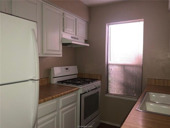 Foto del edificio - 1518 Pine Ridge Dr