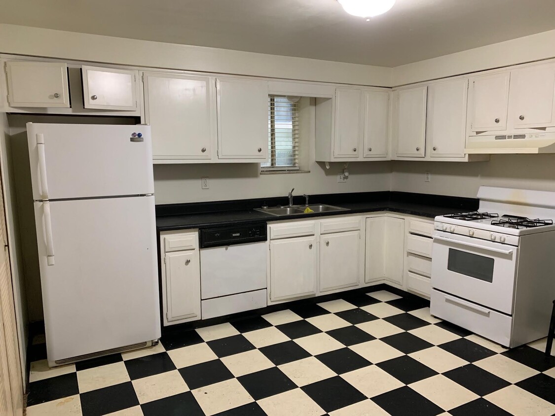 Kitchen - 3551 California Ave