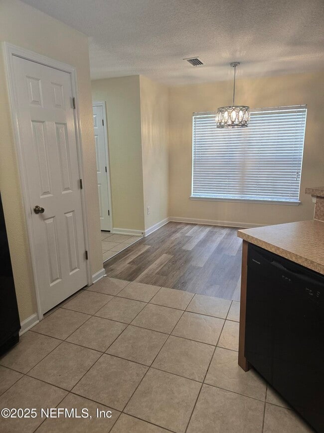 Building Photo - 811 Black Cherry Dr S