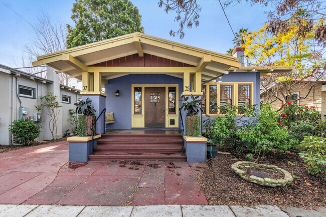 Building Photo - Charming Craftsman