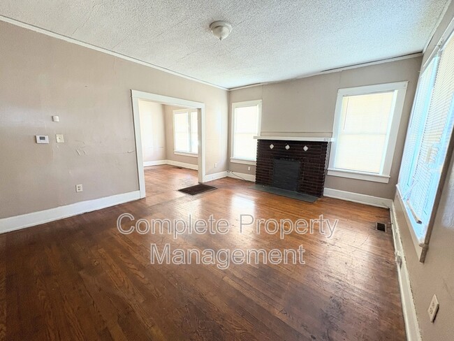Building Photo - 1313 4th Terrace W