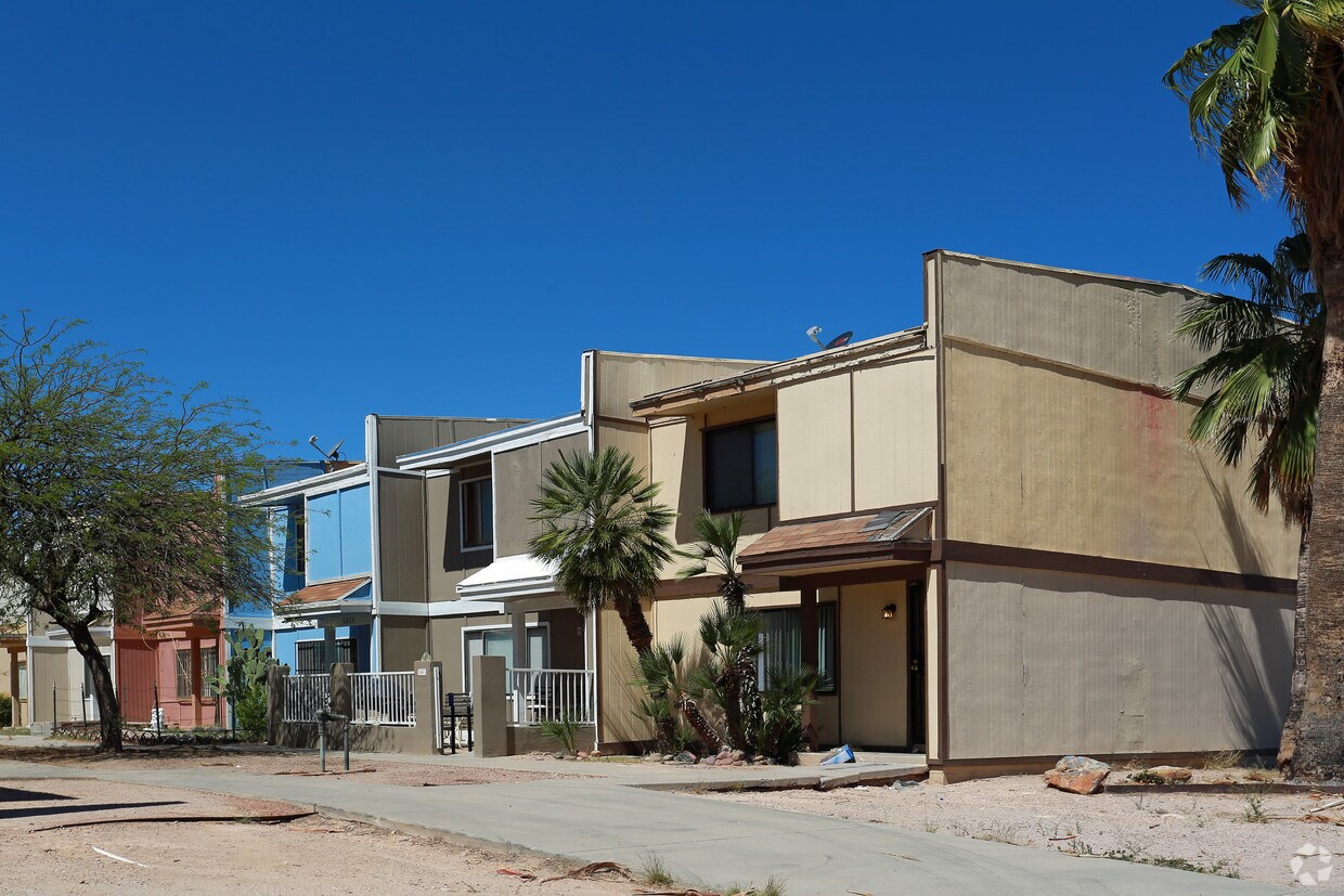 Primary Photo - DelMoral Villas