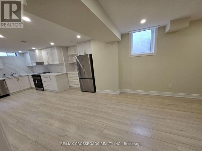 Building Photo - 66 Morrison Crescent