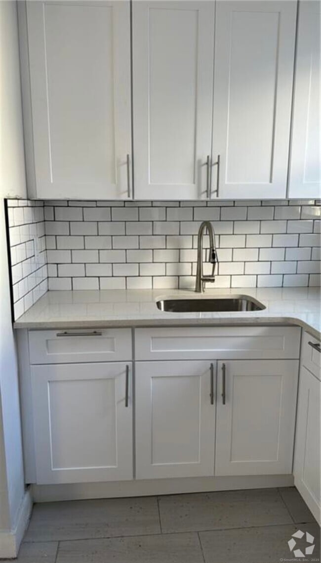 Building Photo - 46 Dewitt St