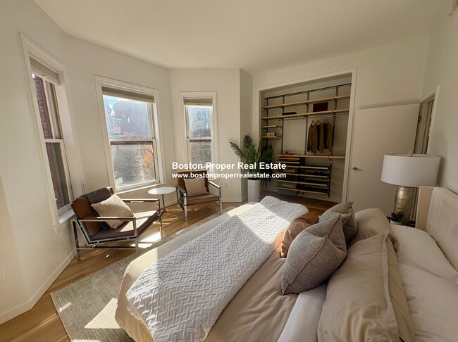 Building Photo - 363 Marlborough St