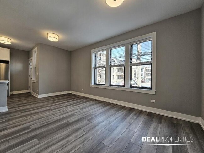 Building Photo - 2 bedroom in CHICAGO IL 60613