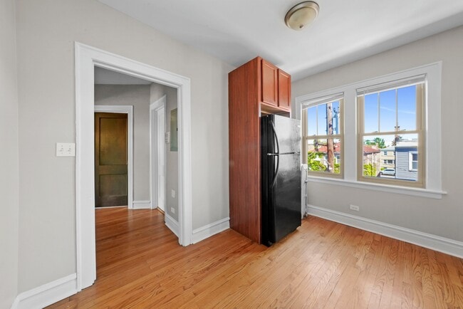 Building Photo - 1929 Grove Ave