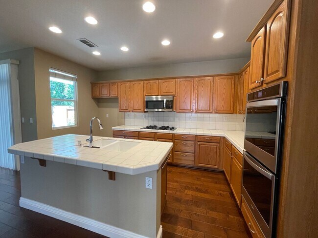 Foto del edificio - Kitchen Island, Covered Patio w/ Outdoor B...