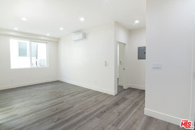Building Photo - 1327 23rd St