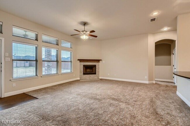 Foto del edificio - 4 br, 3 bath House - 302 Ovaletta Dr UNIT