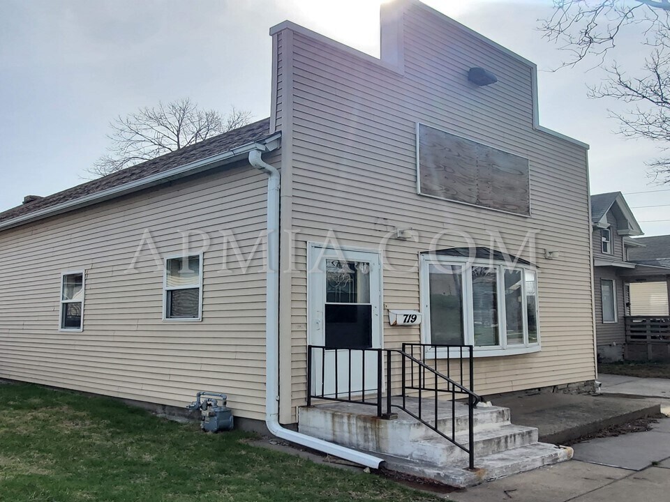 719 3rd St SW, Cedar Rapids, IA 52404 House Rental in Cedar Rapids