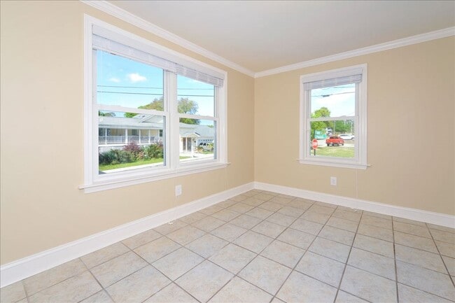 Building Photo - 4206 Seaview St