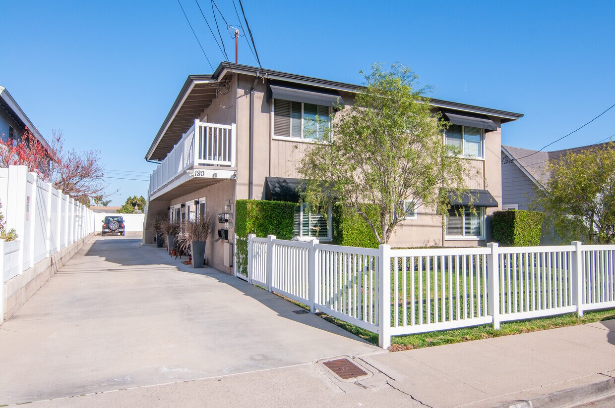180 Rochester St Unit B, Costa Mesa, CA 92627 Apartments in Costa