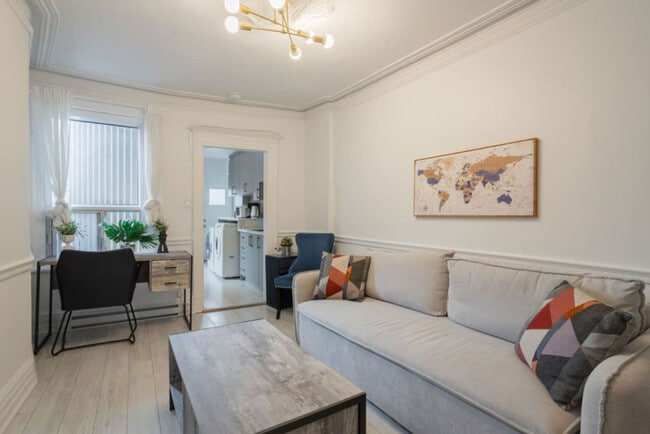 Building Photo - 1420 Rue Notre-Dame Ouest-SI ID1602242P