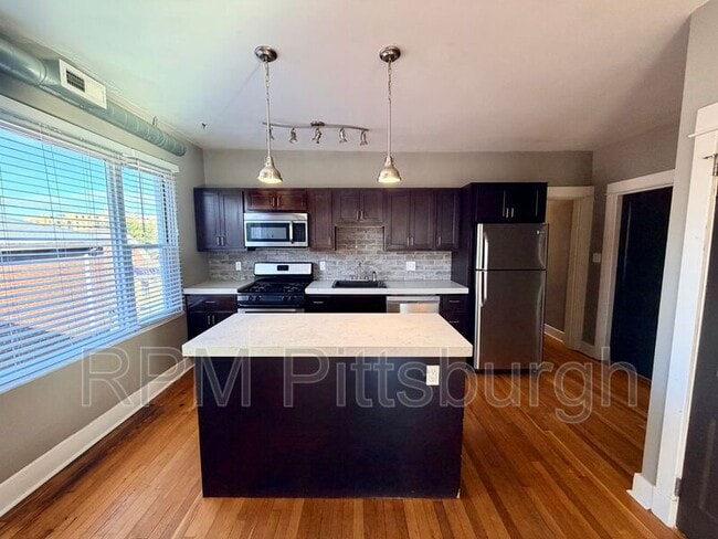 Foto del edificio - 6407 Bartlett St