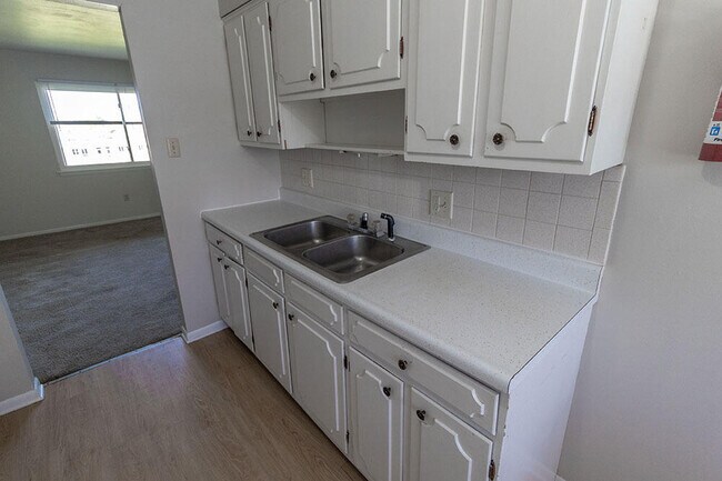 Building Photo - 2806 Leeway Dr