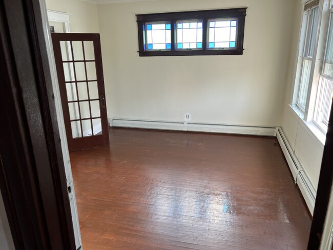 Building Photo - 118 Shuttle Meadow Ave