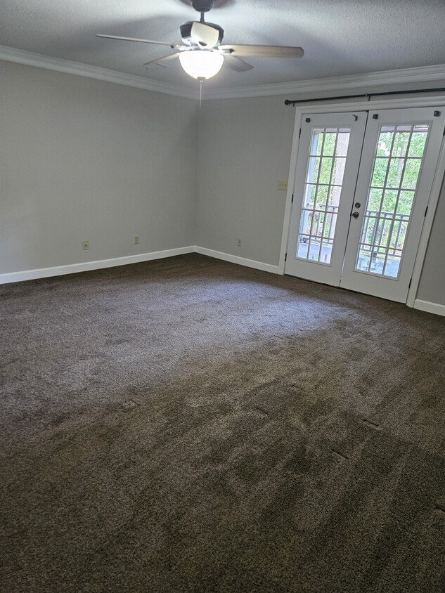 Master Bedroom with 2nd flr deck and walkin closet - 334 Joshua Tree Dr