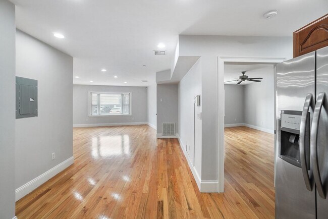 Foto del edificio - 121 W 7th St