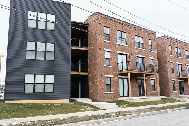 Building Photo - 754 Mount Vernon Ave