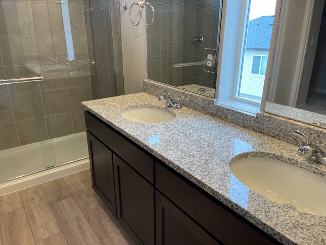 Foto del edificio - 5748 Thurless Ln