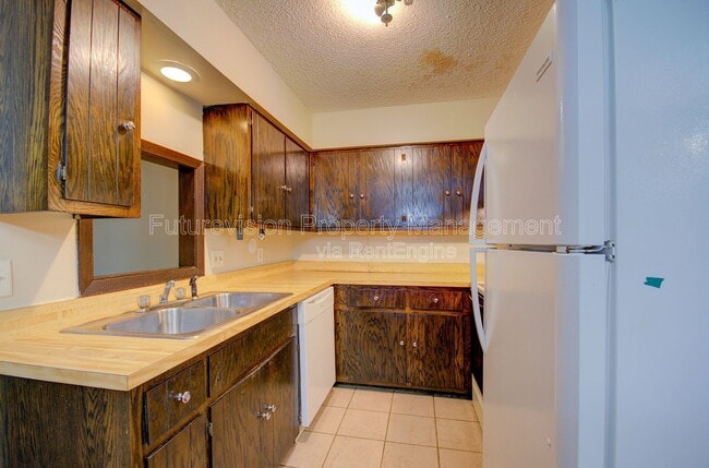 Building Photo - 2224 Oneida St