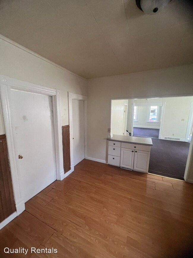 Building Photo - 4 br, 1 bath House - 330 ASH