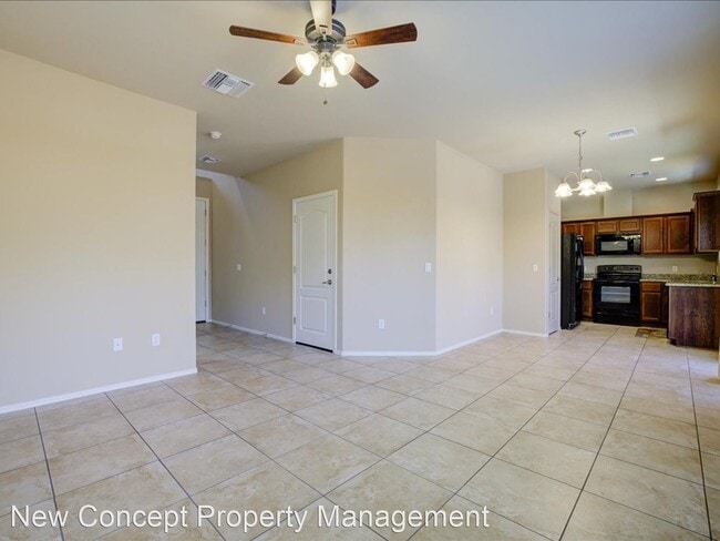 Building Photo - 3 br, 2.5 bath House - 3830 E 3rd Street U...