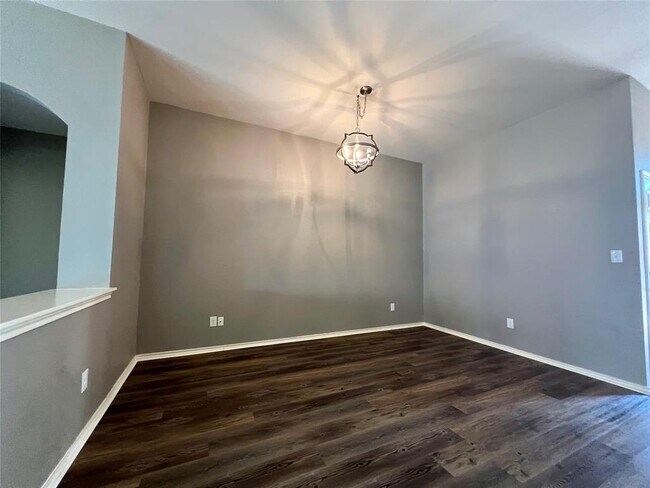 Foto del edificio - 15053 Babbling Brook Dr