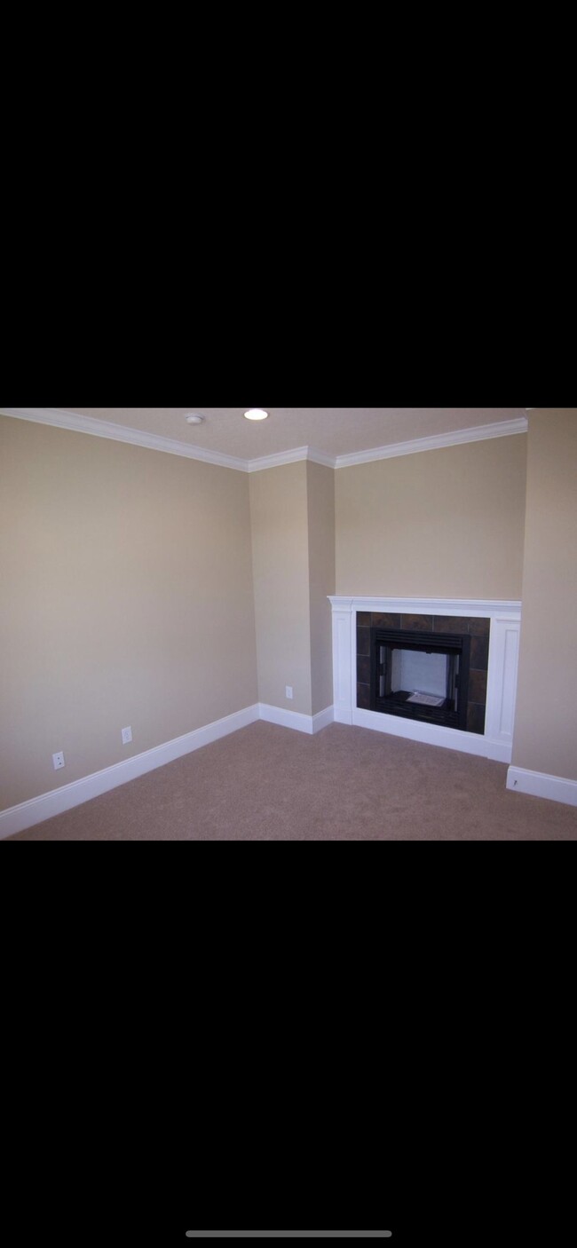 Building Photo - 3797 Fairway View Dr