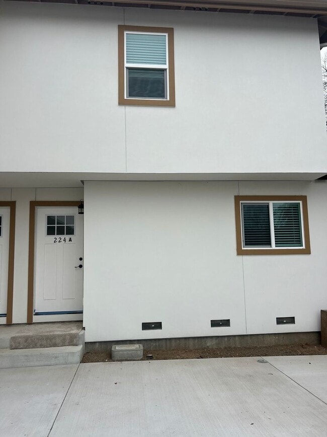 Building Photo - New 2 Bedroom, 1.5 Bathrooms in Santa Rosa Available Now!