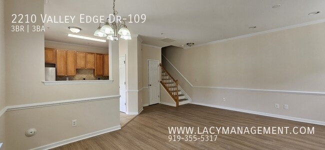Foto del edificio - 2210 Valley Edge Dr