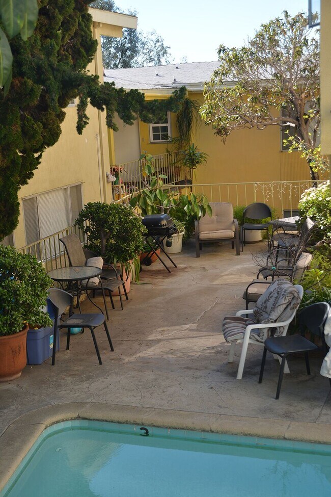Green Common Area. - 850 Haverford Ave