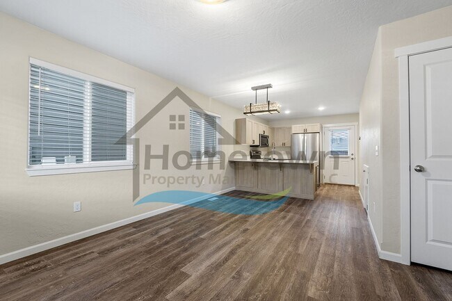 Foto del edificio - 2 Bedroom 2 Bath Home with Attached Garage Available in Coeur d'Alene!