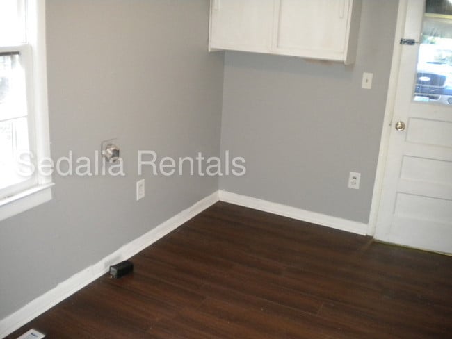Building Photo - 3 bedroom, 1 bath home in great neighborhood.