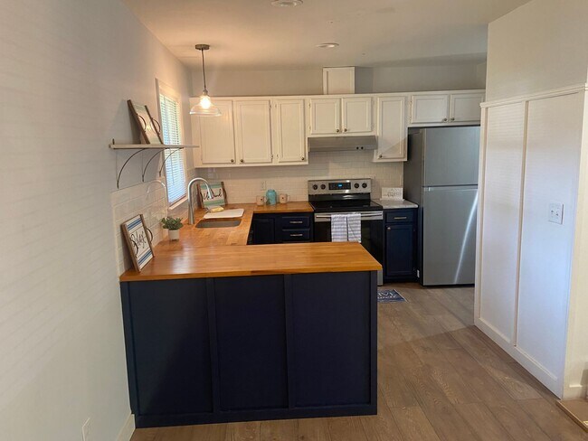 Building Photo - Brick single family