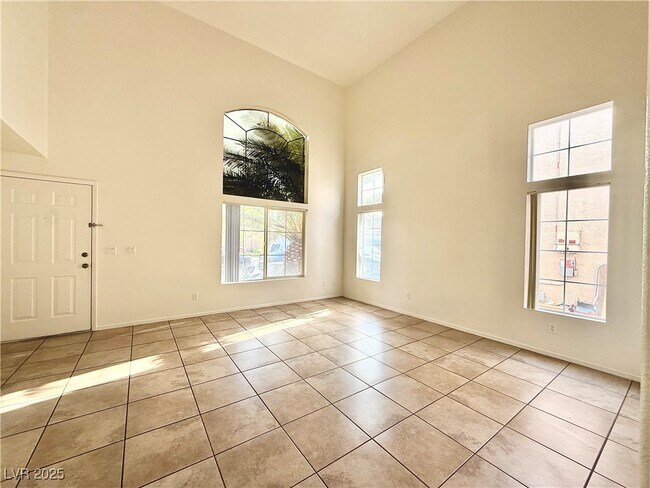 Foto del edificio - 8700 Raindrop Canyon Ave