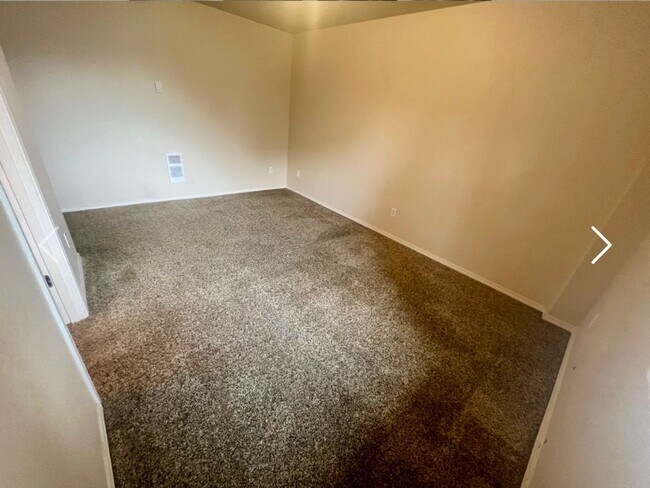 Foto del edificio - 3 bed 3.5 bath Townhome on Rd 68