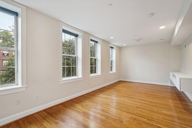 Foto del edificio - Beautiful 2BR/2BA Condo in the heart of Co...