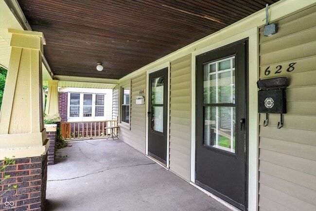 Building Photo - 628 N Riley Ave