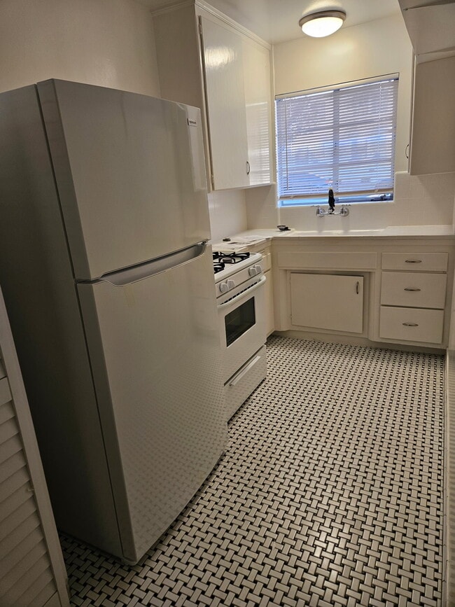 Building Photo - 601 W Foothill Blvd