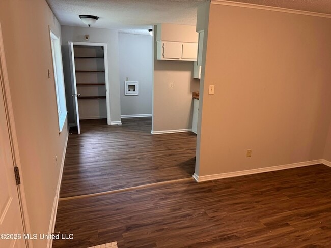Building Photo - 6475 Forest Glen Dr