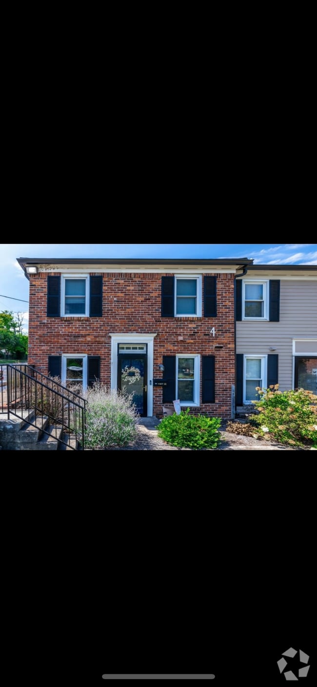 Building Photo - 5025 Hillsboro Pike