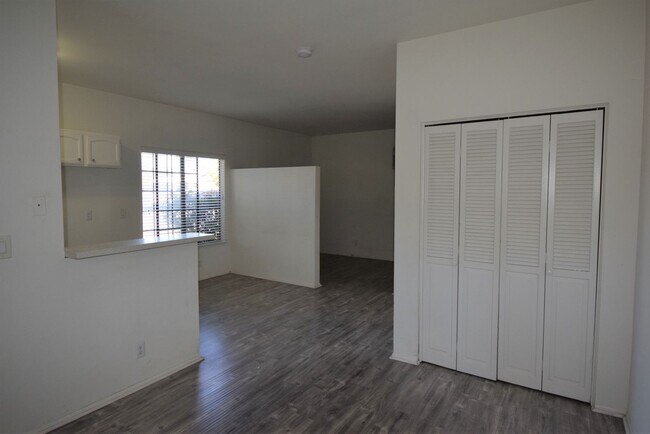 Foto del edificio - 5744 Colfax Ave