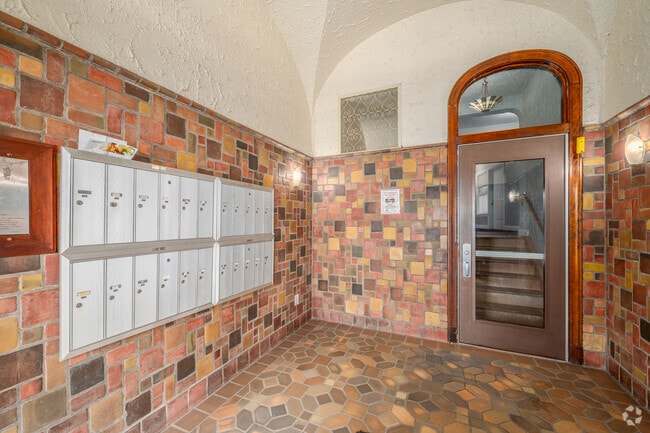 Lobby - Townhouse Apartments
