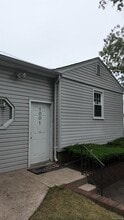 Building Photo - 1001 5th Ave
